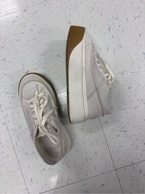 UGG EZ-Duzzit Lace-Up Platform Sneaker size 9